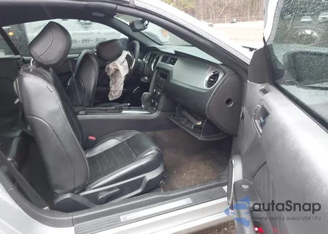 2013 Ford Mustang V6 Premium z USA, uszkodzony, nr VIN 1ZVBP8EM5D5264836